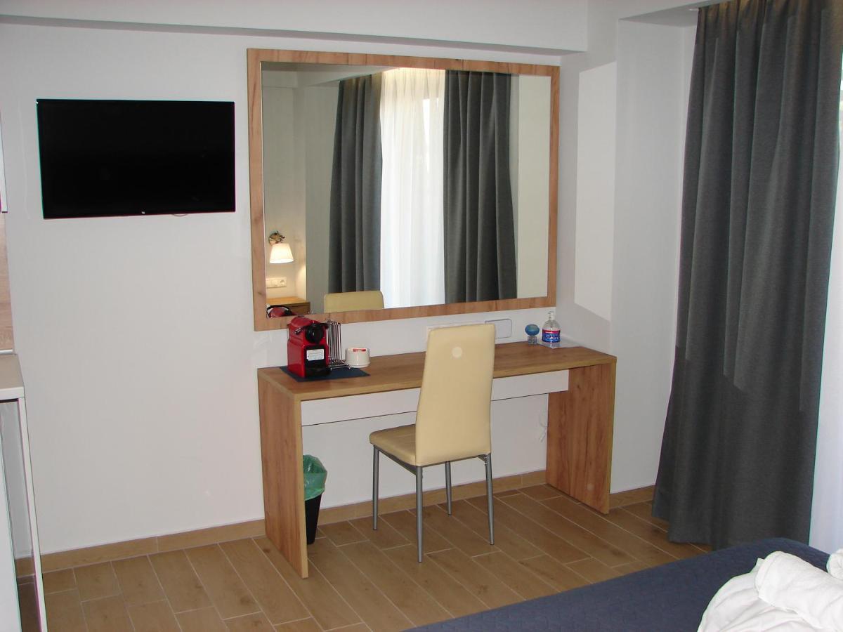 Aparthotel Four Reasons Paralía Esterno foto
