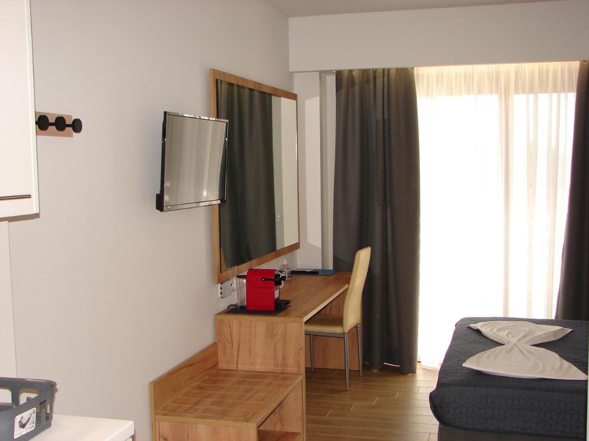 Aparthotel Four Reasons Paralía Esterno foto